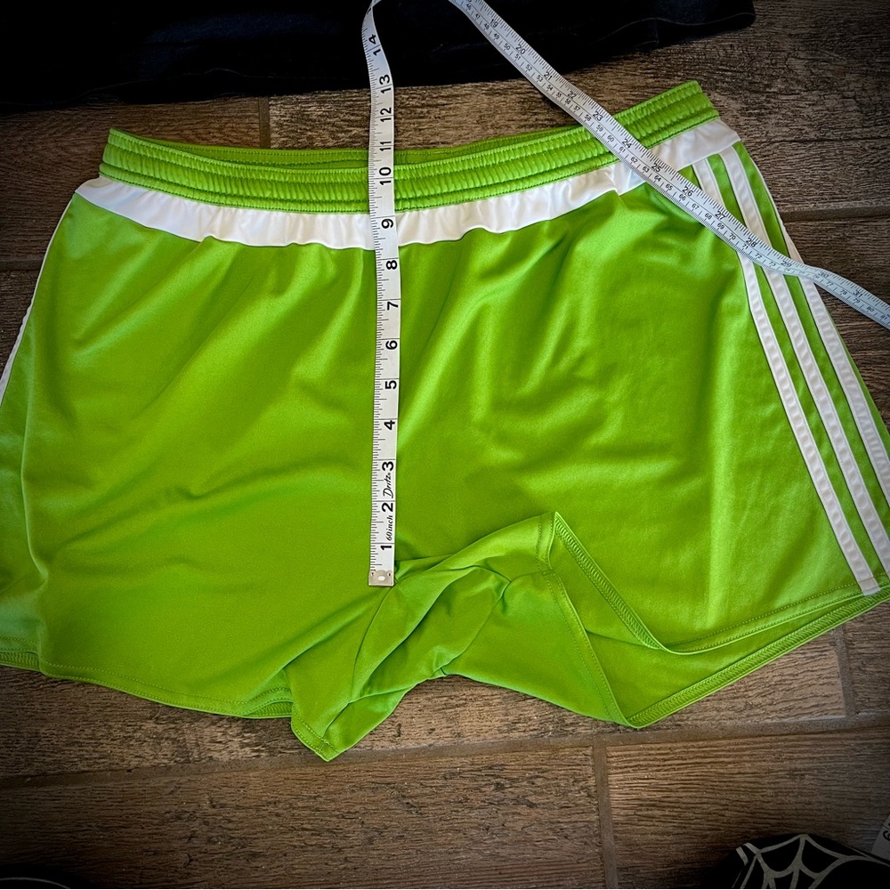 Adidas Black floral Graphic Tee and Green athletic Shorts Set L - Picture 4 of 9